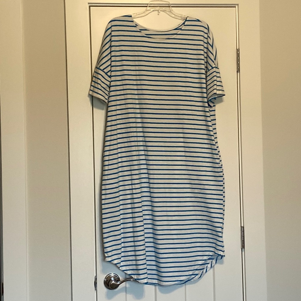 Like new blue and white striped t-shirt dress